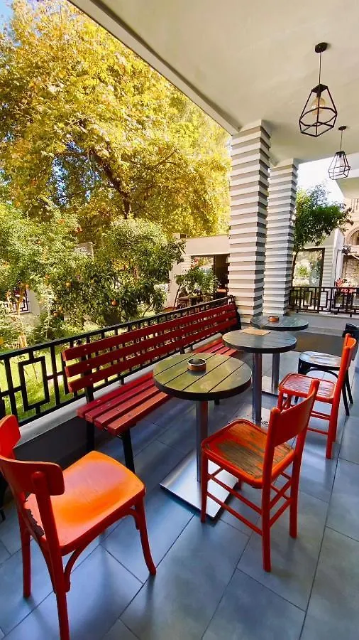 טיראנה Hotel Antigone